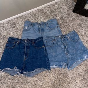 Very gently used Levi’s size 29 rib cage shorts